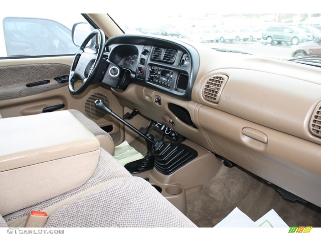 2000 Dodge Ram 2500 SLT Extended Cab 4x4 Camel/Tan Dashboard Photo #59608607