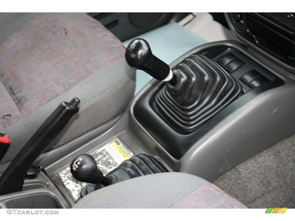 2001 Chevrolet Tracker Soft Top 4WD Transmission Photos