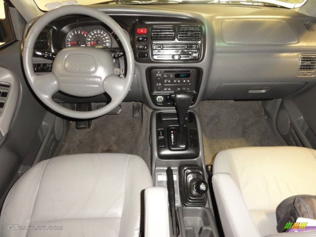 2003 Chevrolet Tracker ZR2 4WD Hard Top Medium Gray Dashboard Photo #59615496