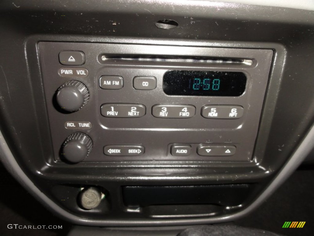 2003 Chevrolet Tracker ZR2 4WD Hard Top Audio System Photos