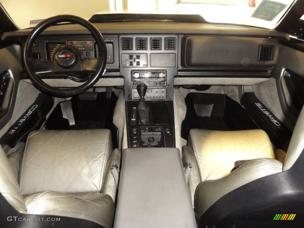 1986 Chevrolet Corvette Coupe Medium Gray Dashboard Photo #59616084