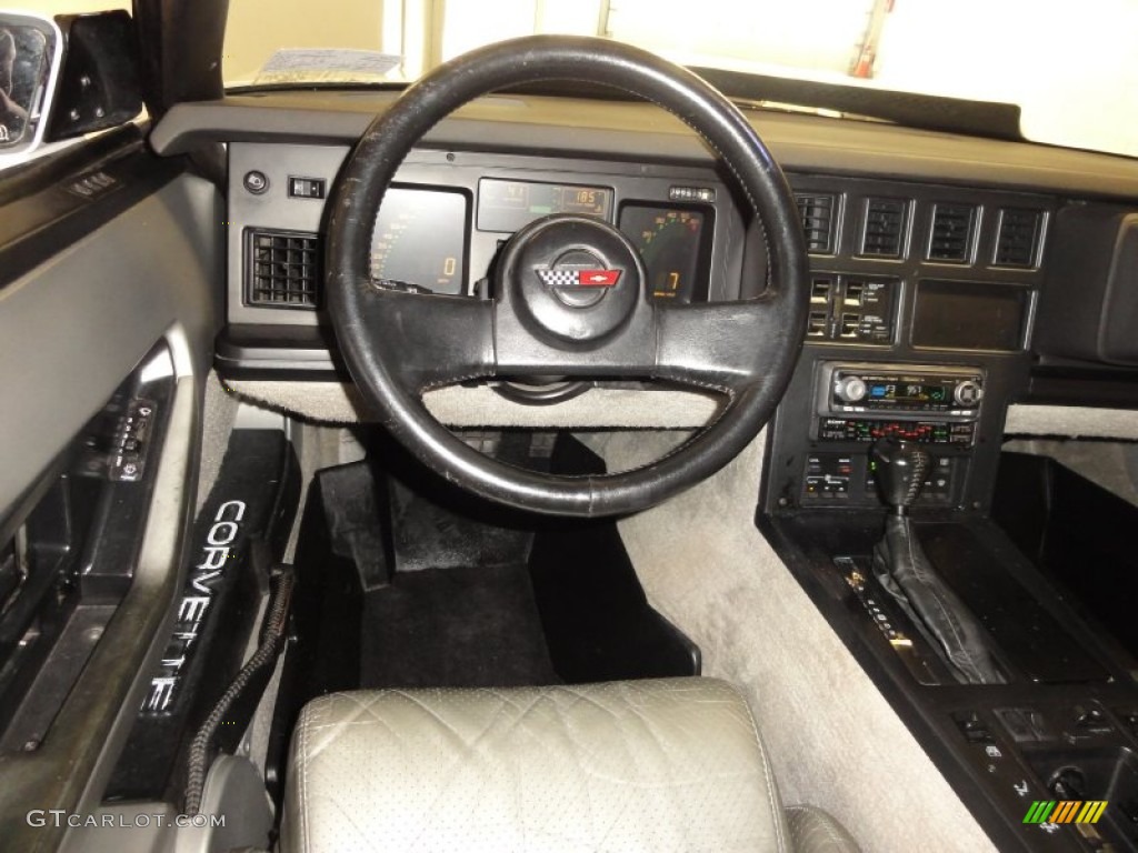 1986 Chevrolet Corvette Coupe Medium Gray Dashboard Photo #59616093