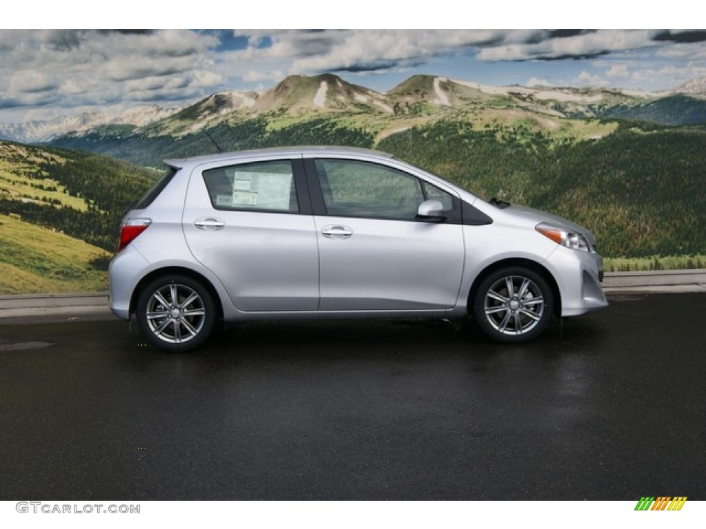 Classic Silver Metallic 2012 Toyota Yaris SE 5 Door Exterior Photo #59616445