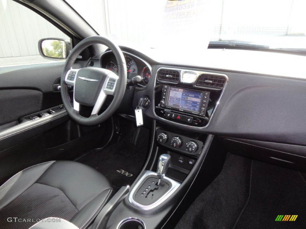 2011 Chrysler 200 S Dashboard Photos