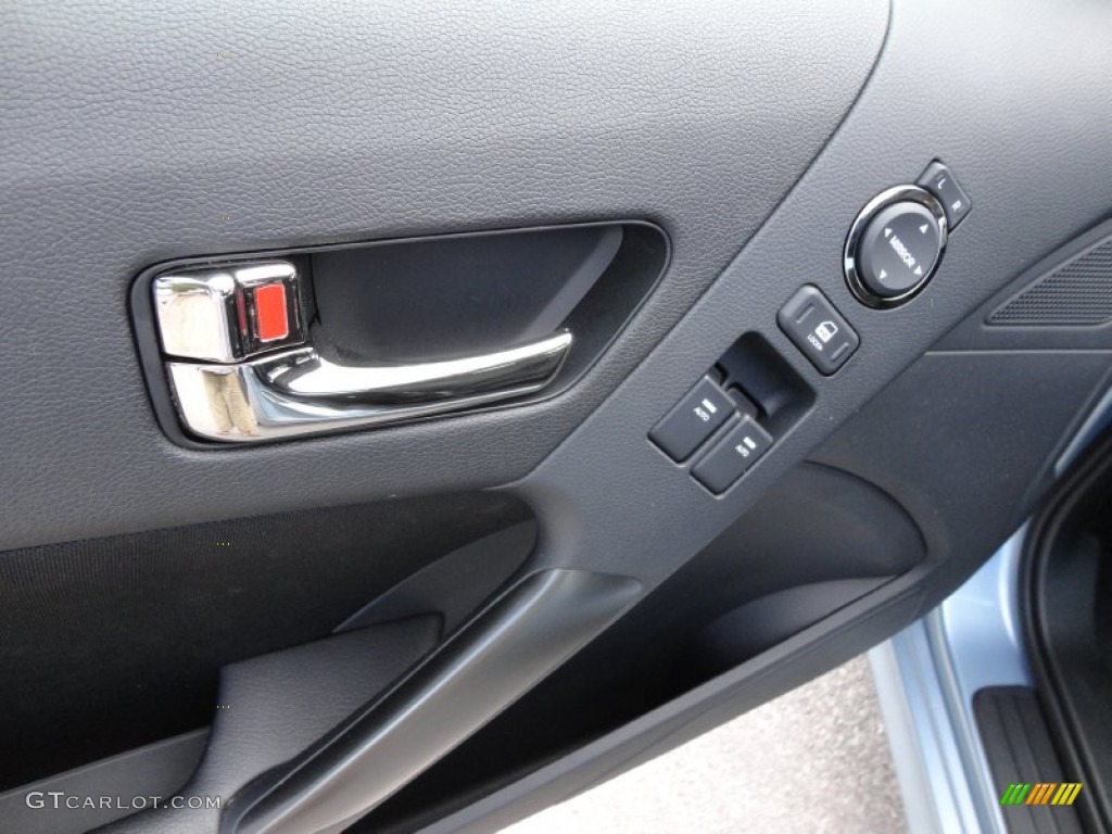 2011 Hyundai Genesis Coupe 2.0T Controls Photo #59617641
