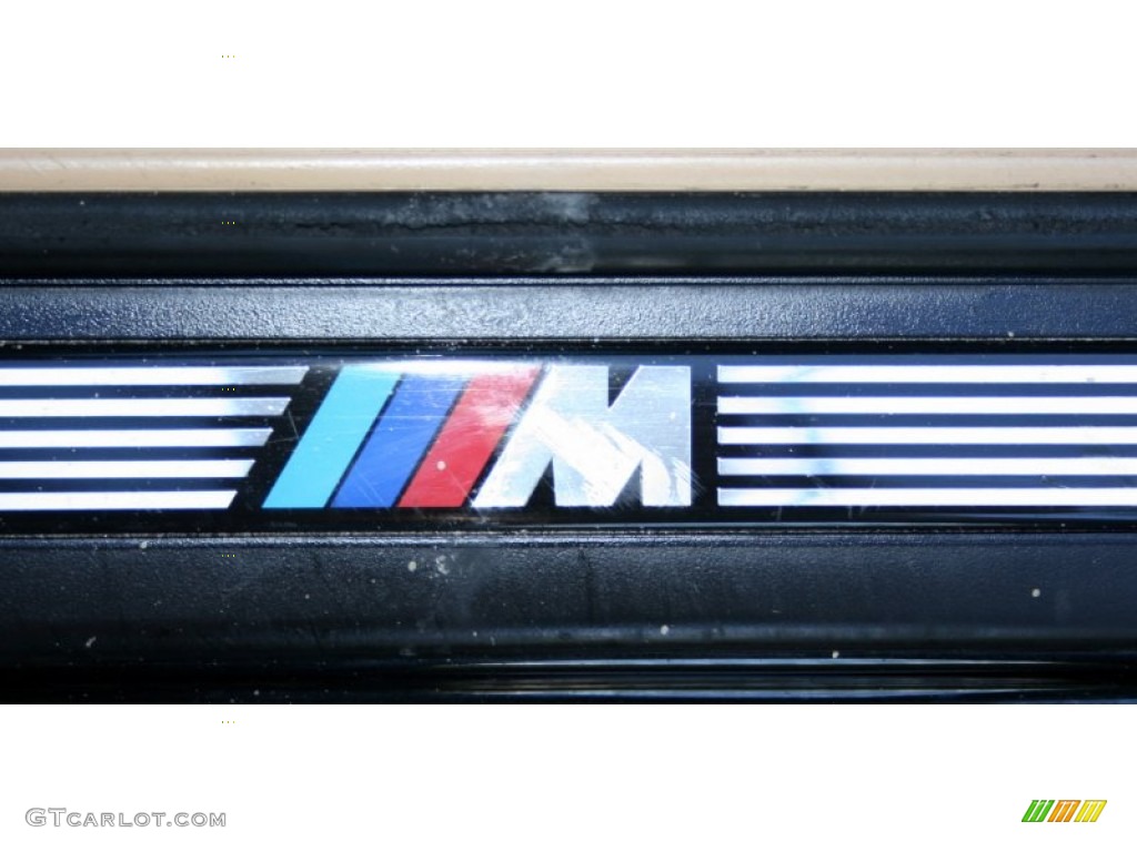 2003 BMW 5 Series 540i Sedan Marks and Logos Photos