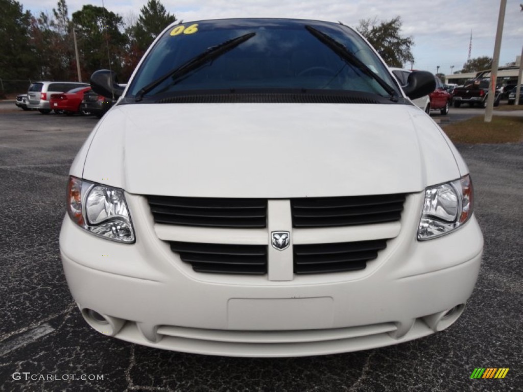 2006 Grand Caravan SXT - Stone White / Medium Slate Gray photo #15