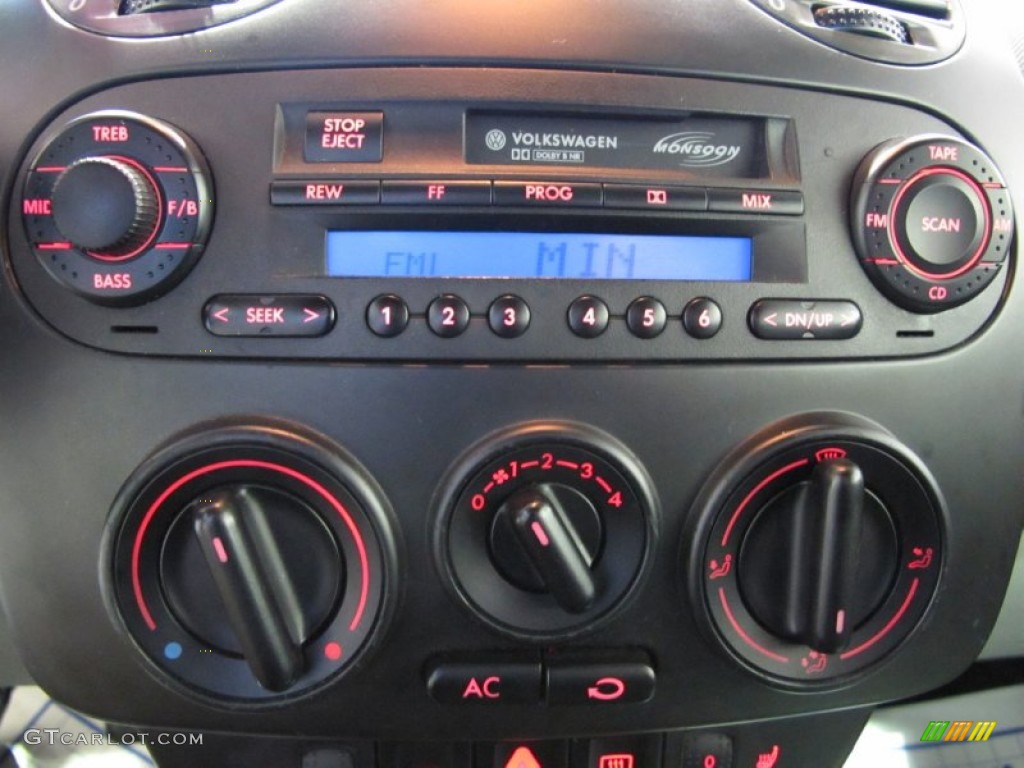2003 Volkswagen New Beetle GLS 1.8T Convertible Controls Photo #59623242