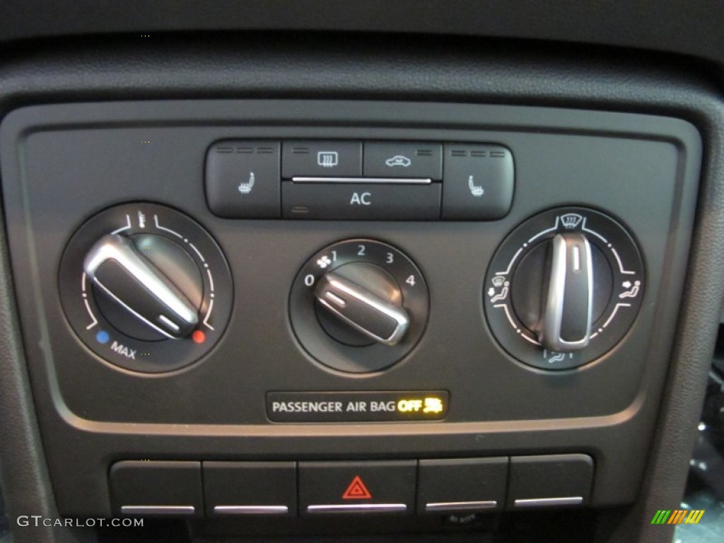 2012 Volkswagen Beetle Turbo Controls Photo #59625726
