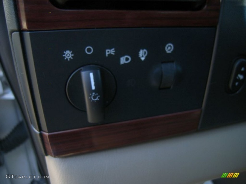 2007 Ford F250 Super Duty Lariat Crew Cab Controls Photo #59633628