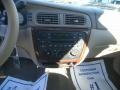 2006 Vibrant White Ford Taurus SEL  photo #16