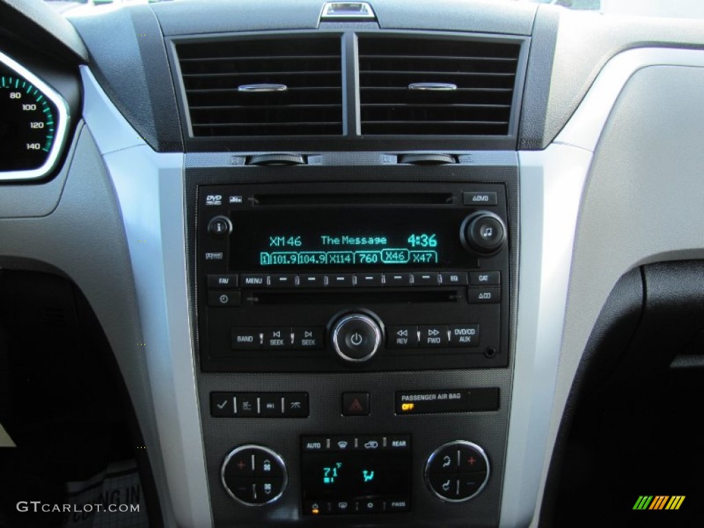 2011 Chevrolet Traverse LTZ AWD Controls Photo #59635836