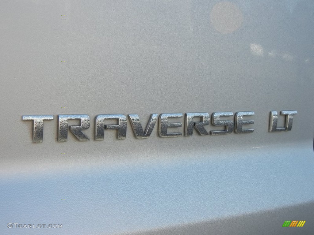 2009 Traverse LT - Silver Ice Metallic / Dark Gray/Light Gray photo #9