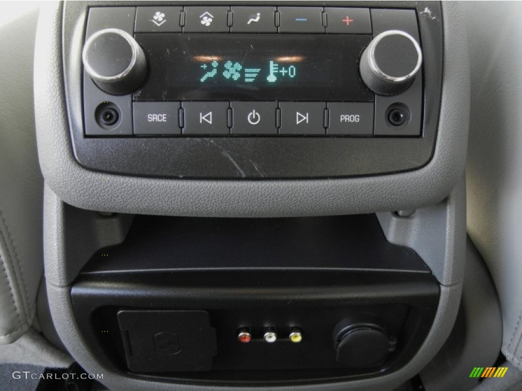 2009 Chevrolet Traverse LT Controls Photo #59636391