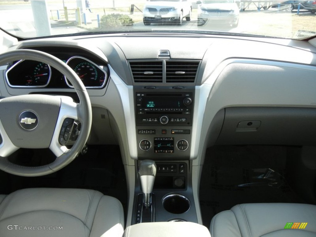 2009 Chevrolet Traverse LT Dark Gray/Light Gray Dashboard Photo #59636421