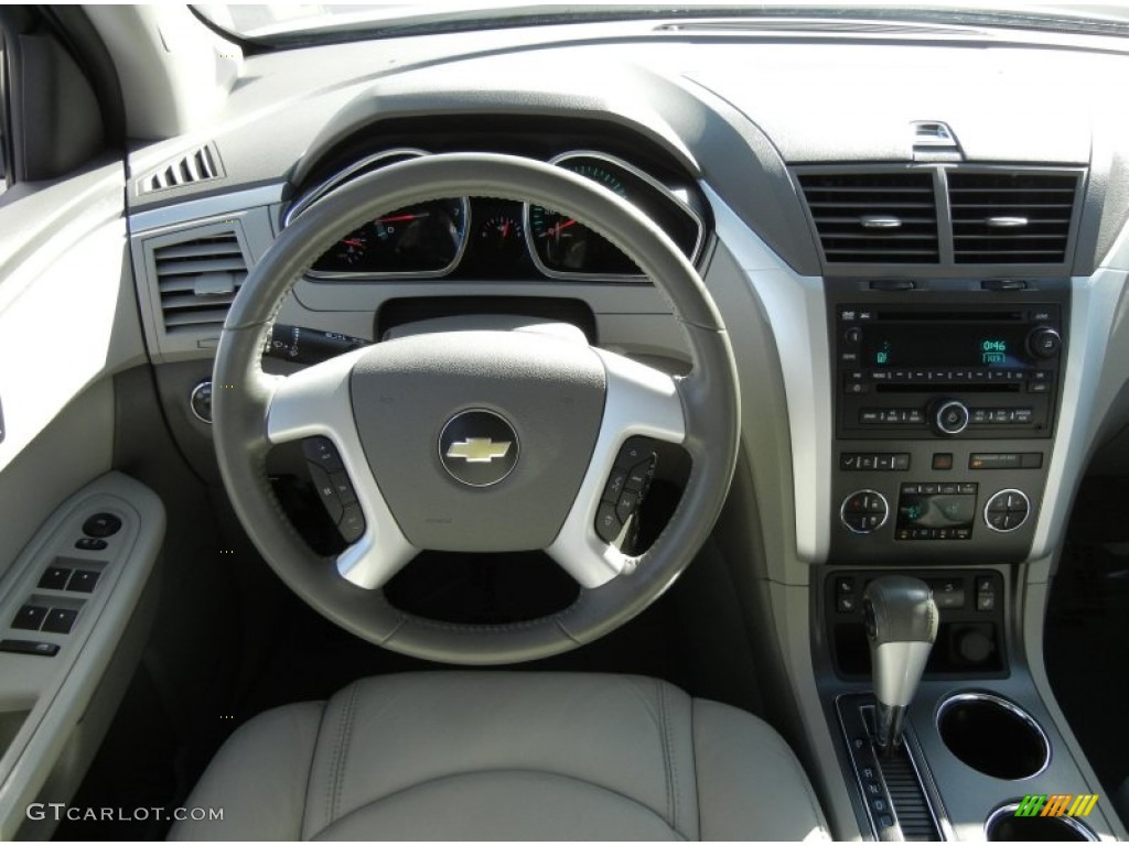 2009 Chevrolet Traverse LT Dark Gray/Light Gray Steering Wheel Photo #59636427
