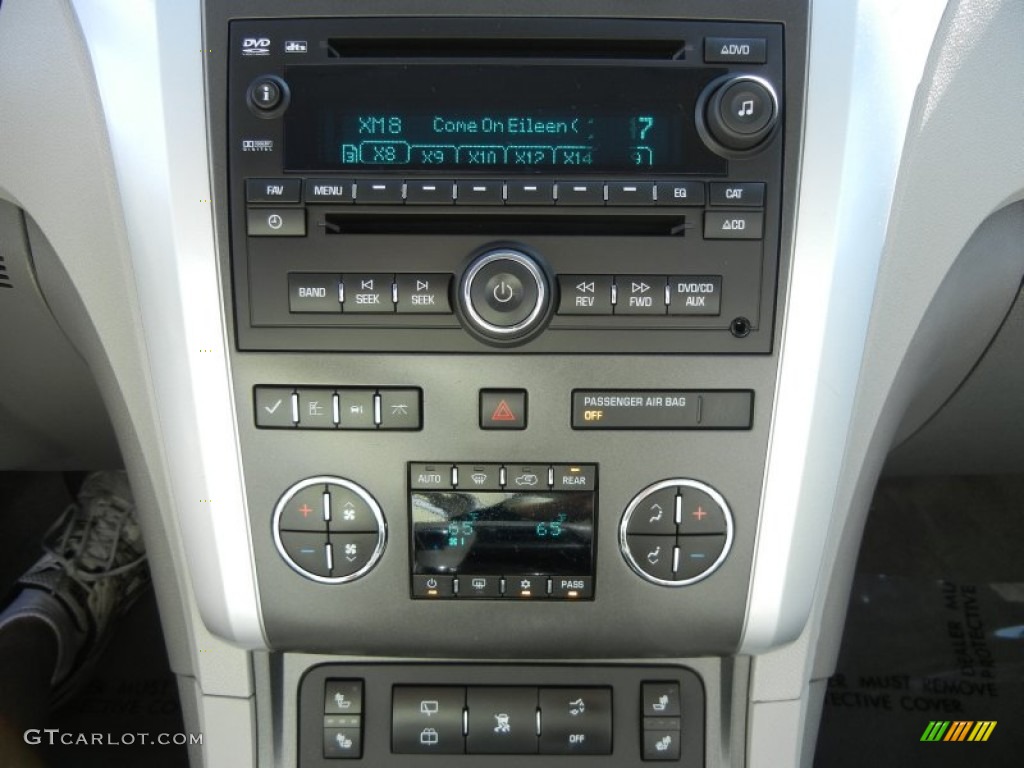 2009 Chevrolet Traverse LT Controls Photo #59636445
