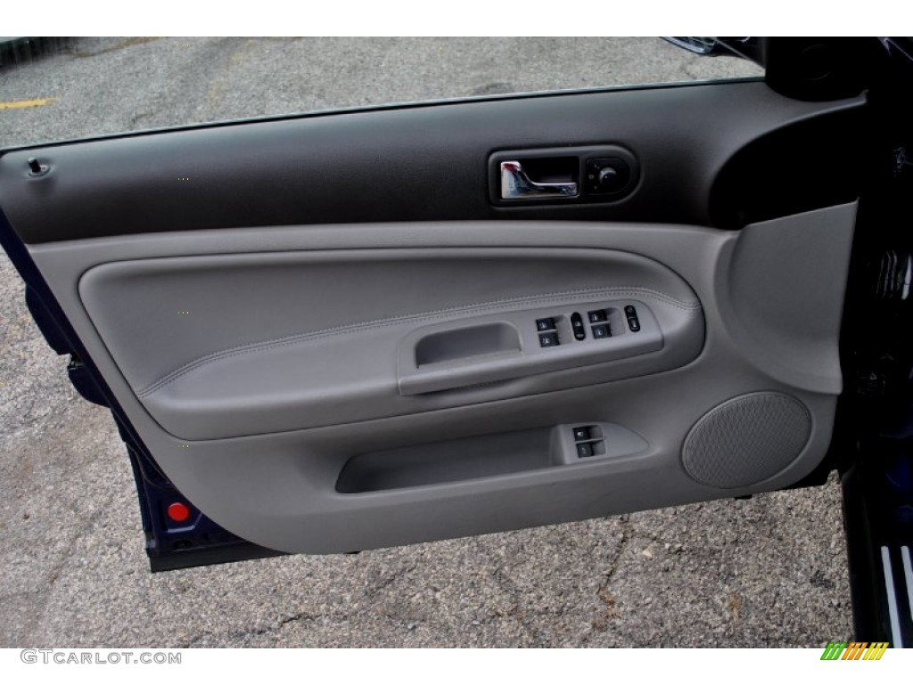 2003 Volkswagen Passat GLS Wagon Grey Door Panel Photo #59641556
