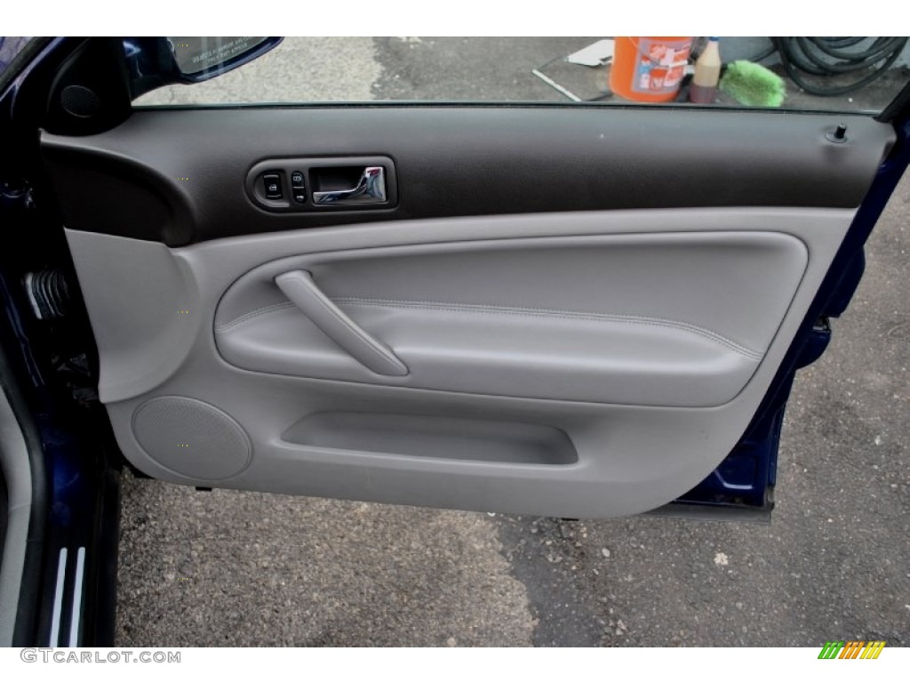 2003 Volkswagen Passat GLS Wagon Grey Door Panel Photo #59641565