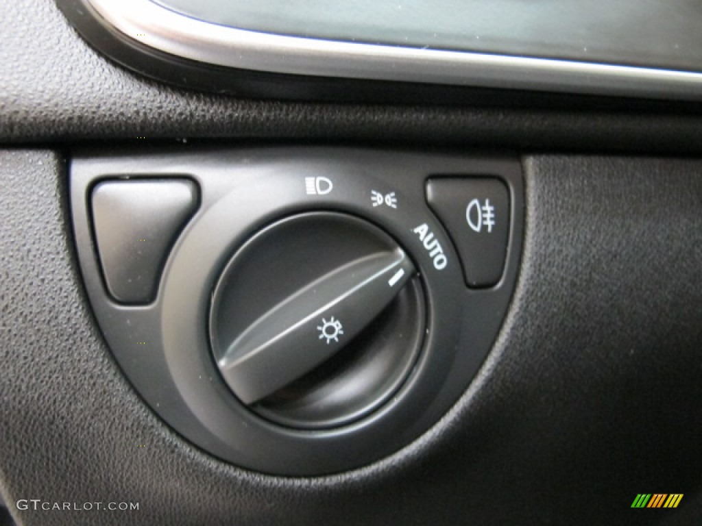 2010 Saab 9-3 2.0T Sport Sedan XWD Controls Photos