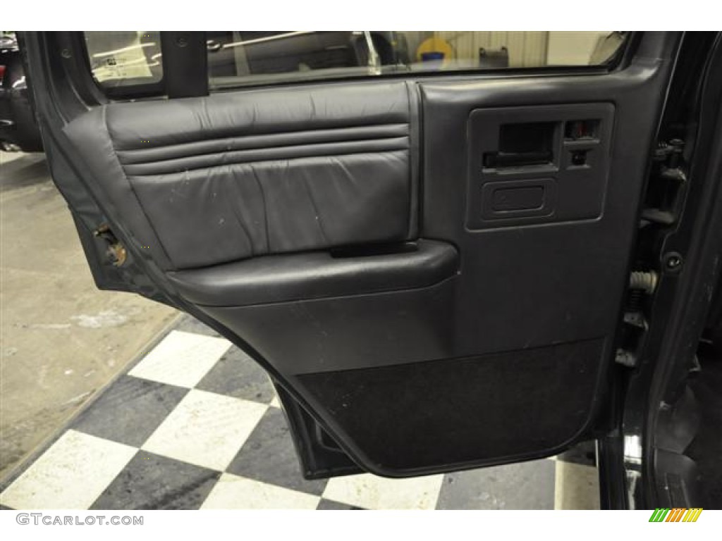 1993 Bravada AWD - Black / Black photo #17