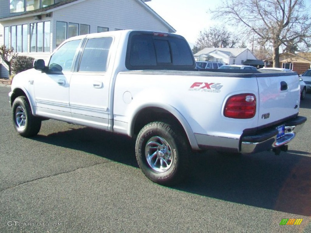 2002 F150 XLT SuperCrew 4x4 - Oxford White / Medium Graphite photo #4
