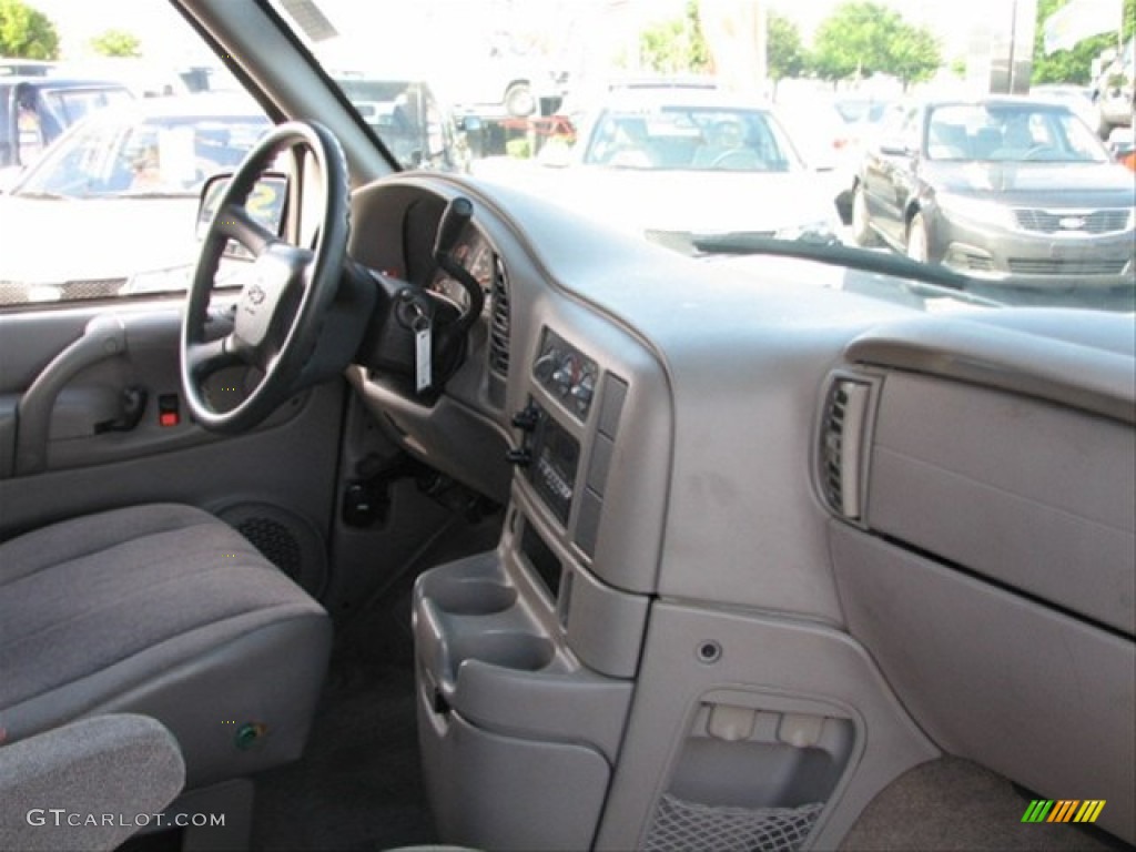 2004 Astro LS Passenger Van - Dark Carmine Red Metallic / Neutral photo #12