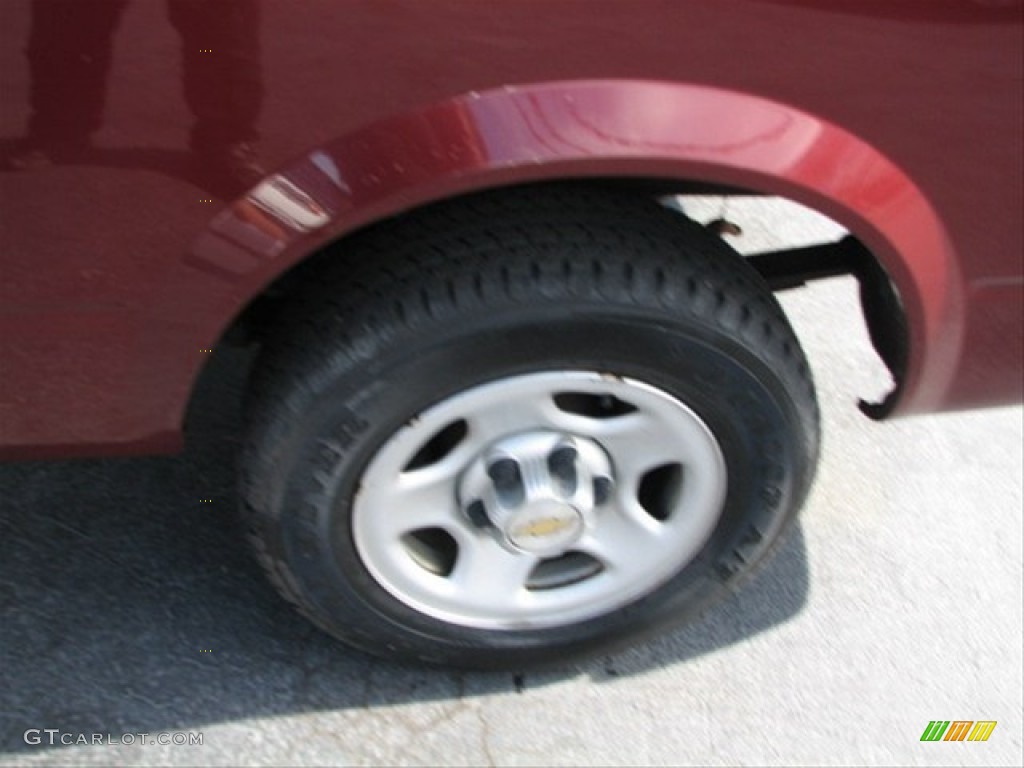 2004 Astro LS Passenger Van - Dark Carmine Red Metallic / Neutral photo #22