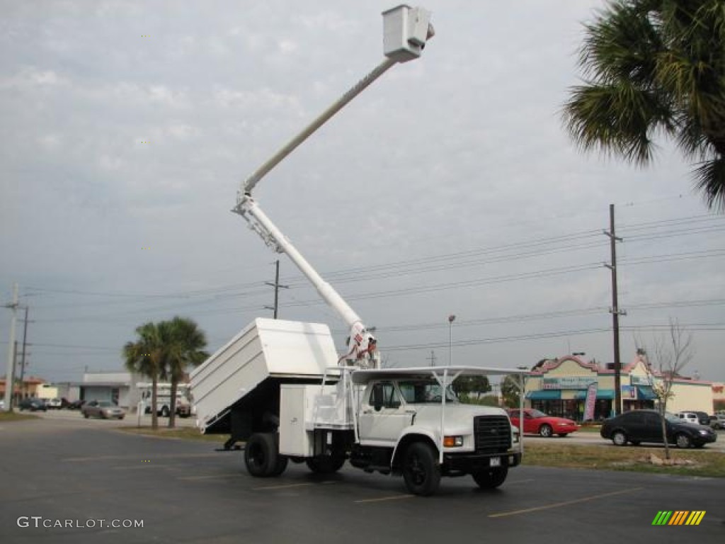 White 1998 Ford F800 Regular Cab Utility Bucket Truck Exterior Photo #59653202