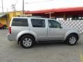 2005 Silver Lightning Metallic Nissan Pathfinder LE 4x4  photo #4