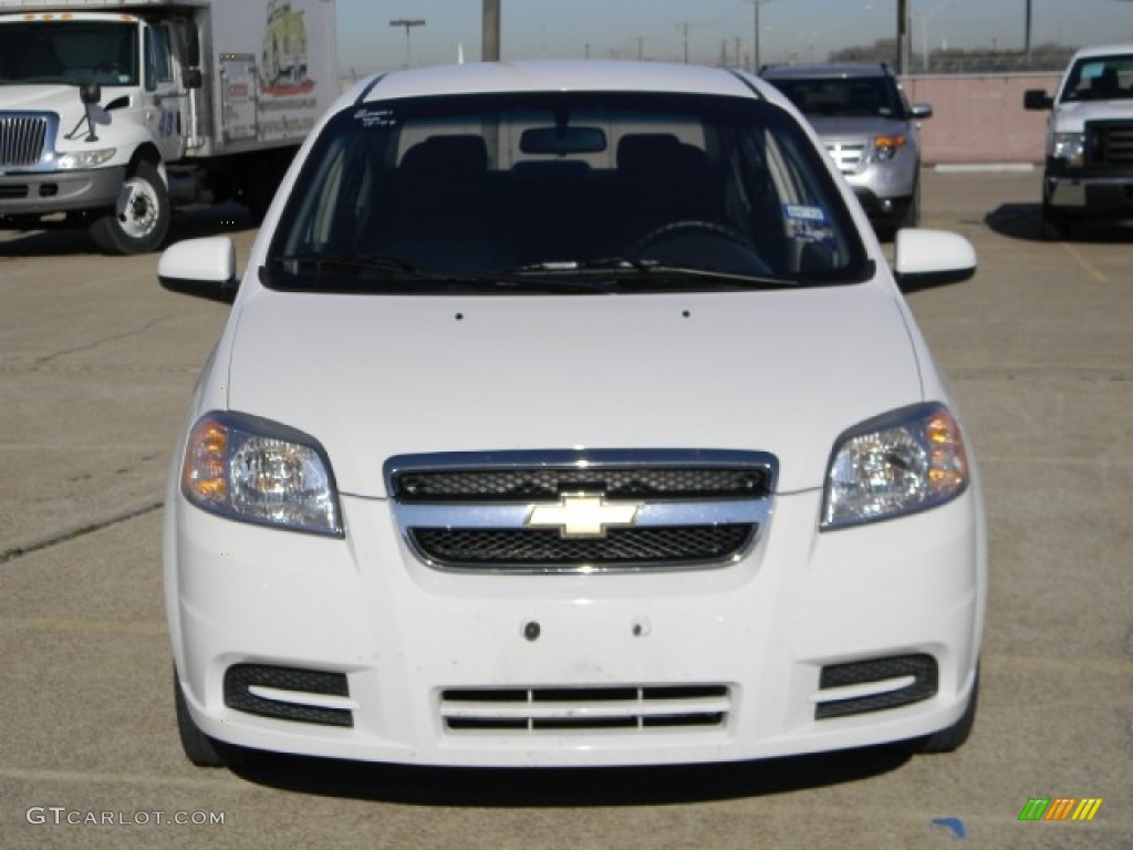 2010 Aveo LT Sedan - Summit White / Charcoal photo #2