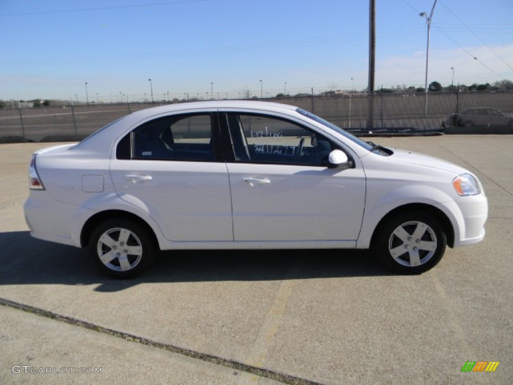 2010 Aveo LT Sedan - Summit White / Charcoal photo #3