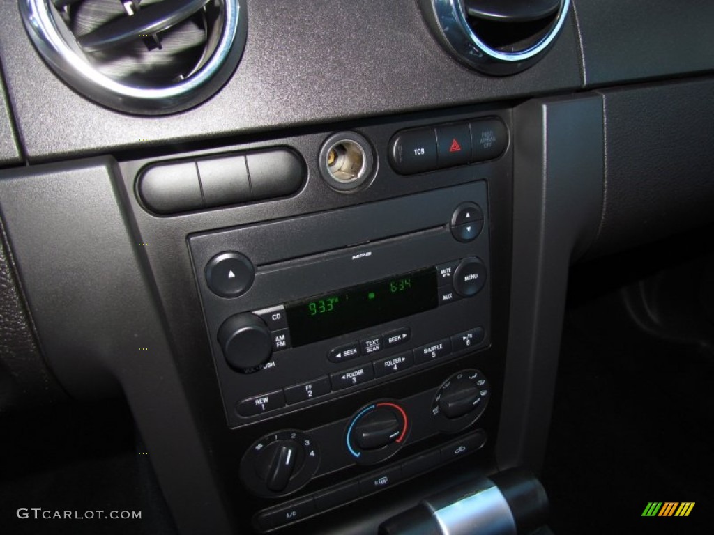 2007 Mustang V6 Deluxe Convertible - Torch Red / Dark Charcoal photo #16