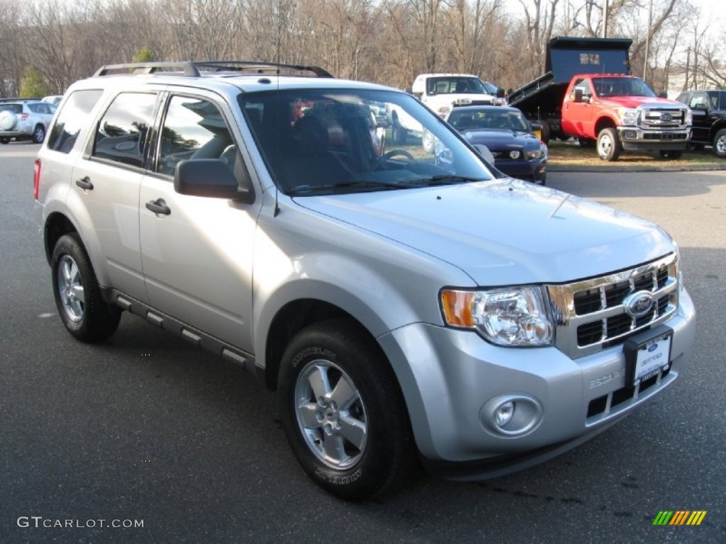 2009 Escape XLT V6 4WD - Brilliant Silver Metallic / Charcoal photo #4