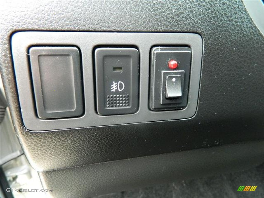 2010 Suzuki Grand Vitara Limited 4x4 Controls Photos