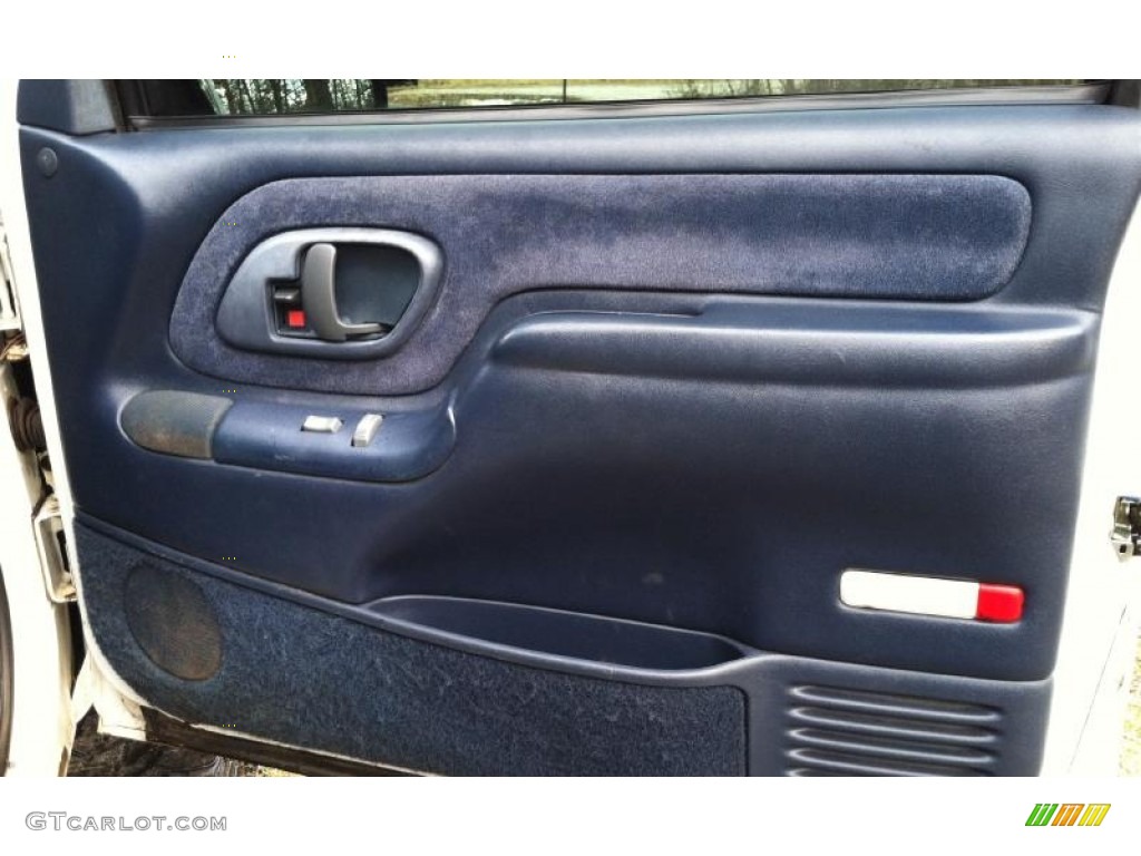 1995 Chevrolet C/K K1500 Silverado Z71 Extended Cab 4x4 Blue Door Panel Photo #59671792