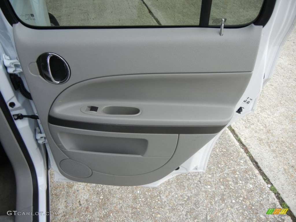 2011 HHR LT - Arctic Ice White / Gray photo #9