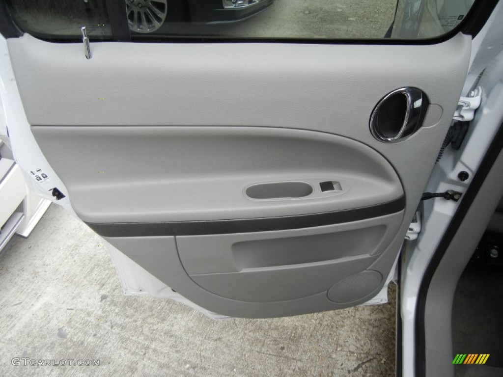 2011 HHR LT - Arctic Ice White / Gray photo #11