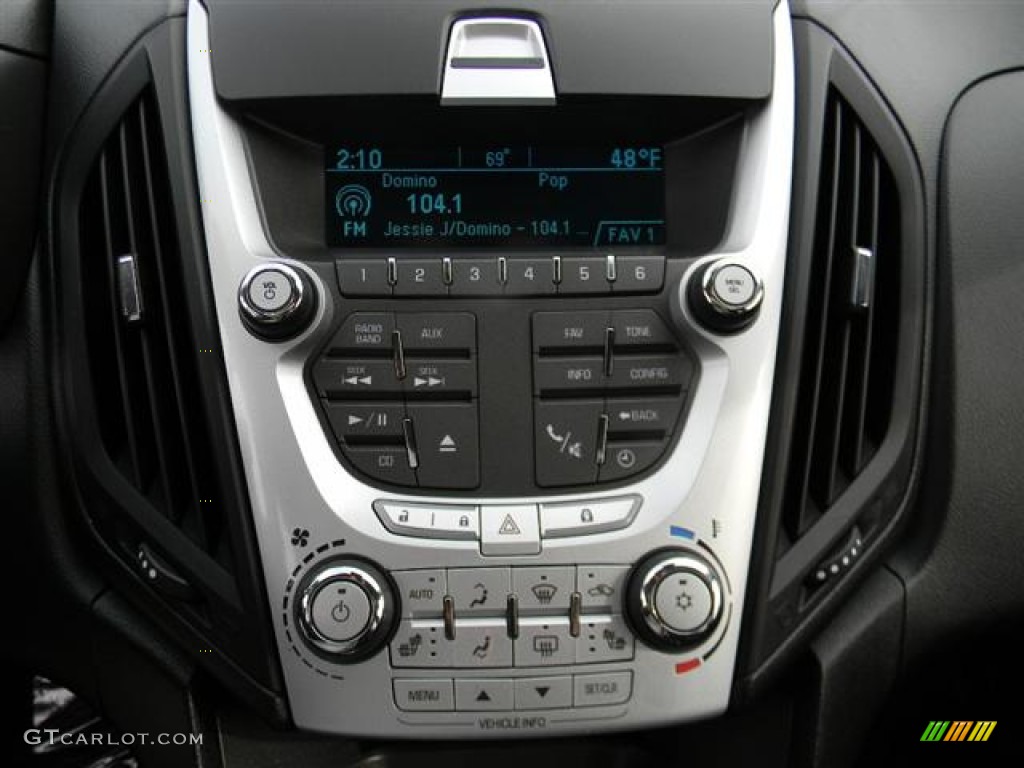 2010 Chevrolet Equinox LTZ Controls Photo #59673649