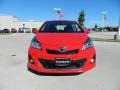 Absolutely Red - Yaris SE 5 Door Photo No. 2