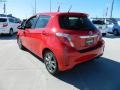 Absolutely Red - Yaris SE 5 Door Photo No. 7