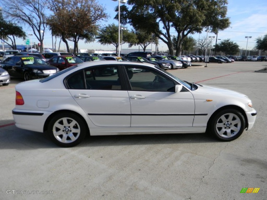 2004 3 Series 325i Sedan - Alpine White / Sand photo #3