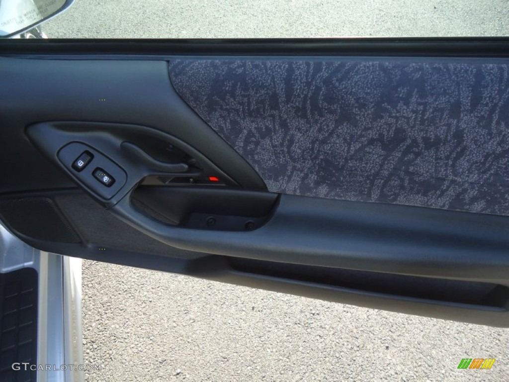 2002 Chevrolet Camaro Coupe Medium Gray Door Panel Photo #59691551