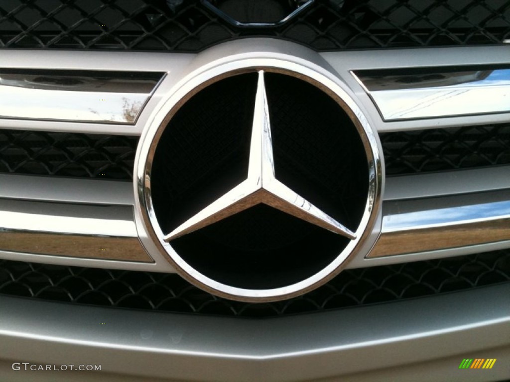 2010 Mercedes-Benz GL 350 BlueTEC 4Matic Marks and Logos Photos