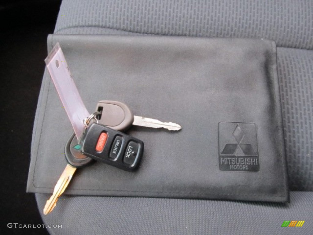 2005 Mitsubishi Endeavor LS AWD Keys Photo #59692800