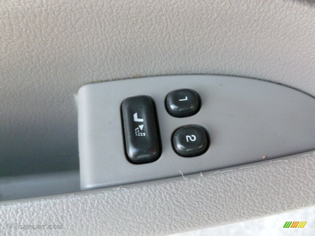 2006 Terraza CXL AWD - Frost White / Medium Gray photo #22