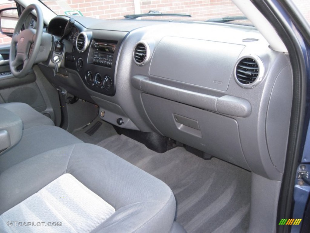 2003 Expedition XLT 4x4 - Medium Wedgewood Blue Metallic / Flint Grey photo #16