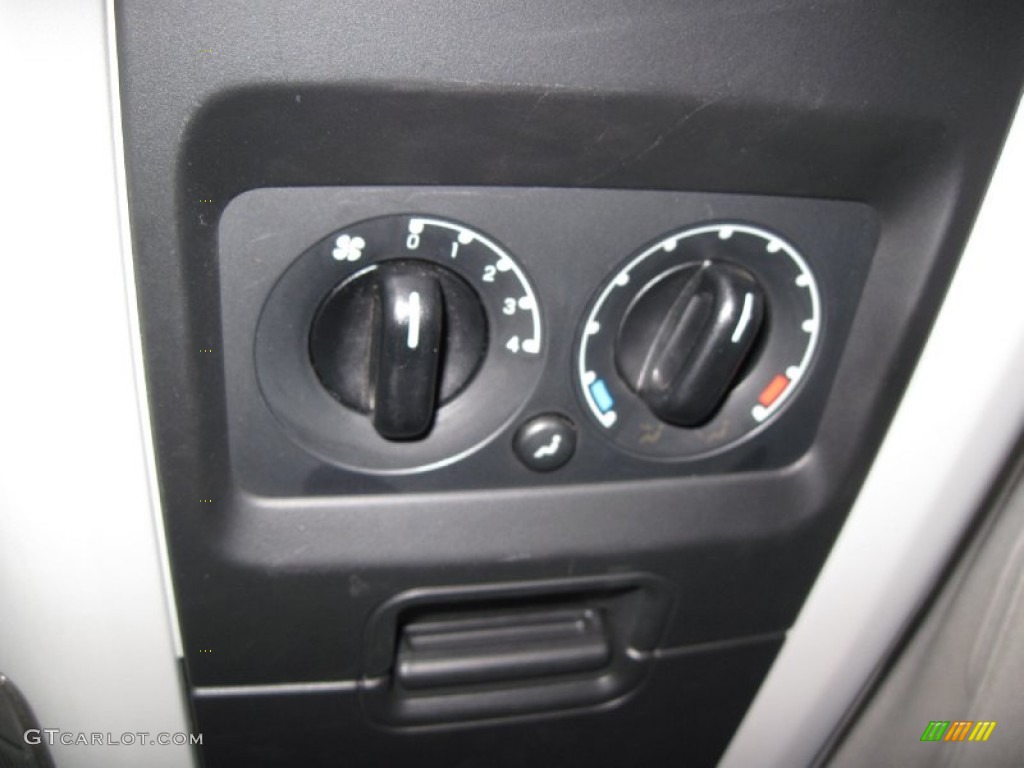 2003 Expedition XLT 4x4 - Medium Wedgewood Blue Metallic / Flint Grey photo #25