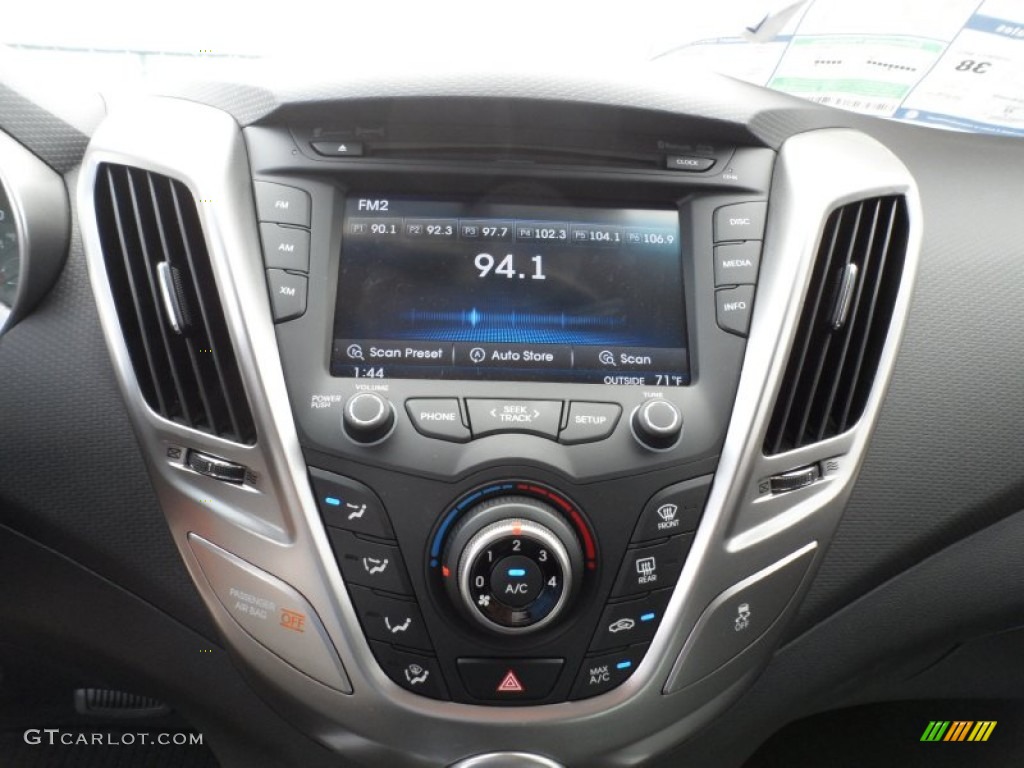 2012 Hyundai Veloster Standard Veloster Model Controls Photo #59715618