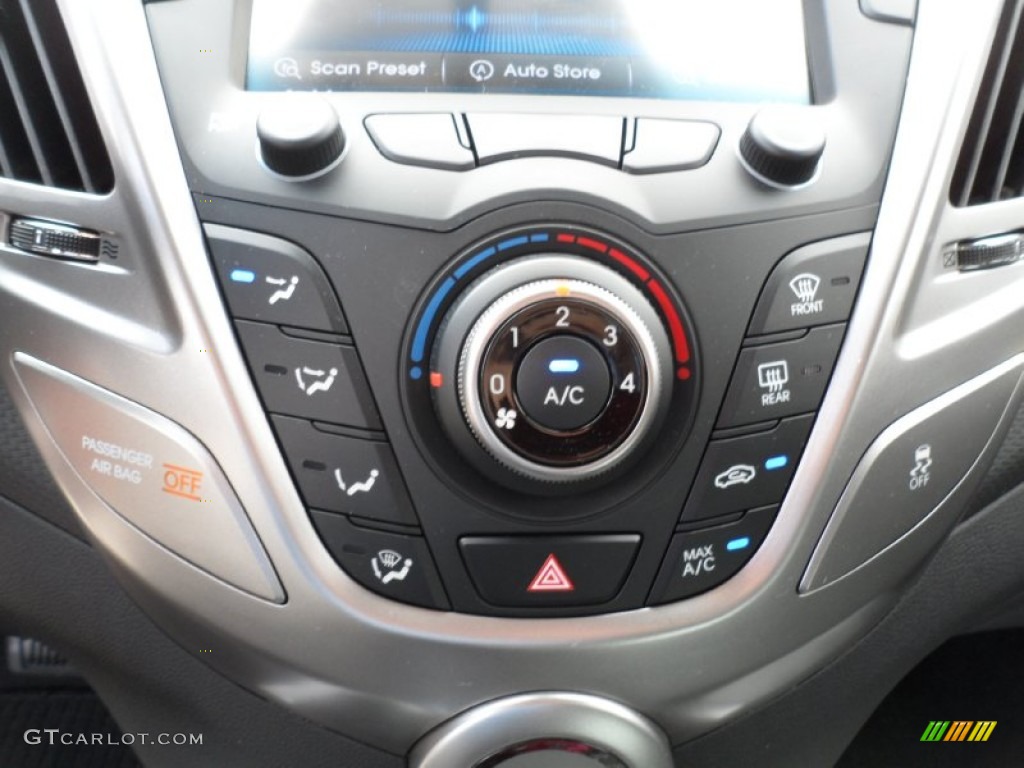2012 Hyundai Veloster Standard Veloster Model Controls Photo #59715636